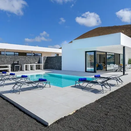 Ainara Villa *
